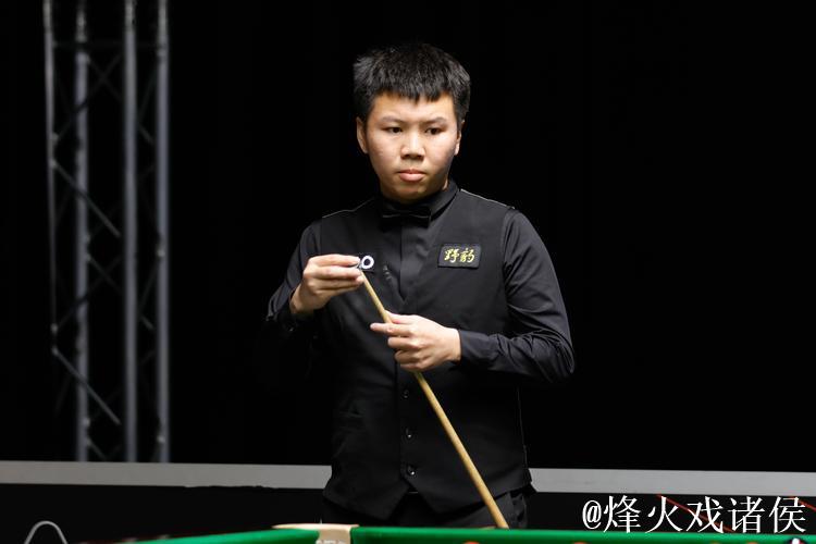 斯诺克武汉公开赛:周跃龙力克泰国选手挺进32强 斯诺克武汉公开赛:周跃龙力克泰国选手挺进32强